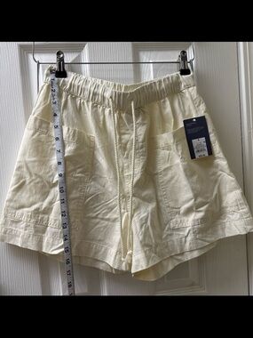 Universal Threads Shorts Women- Cream